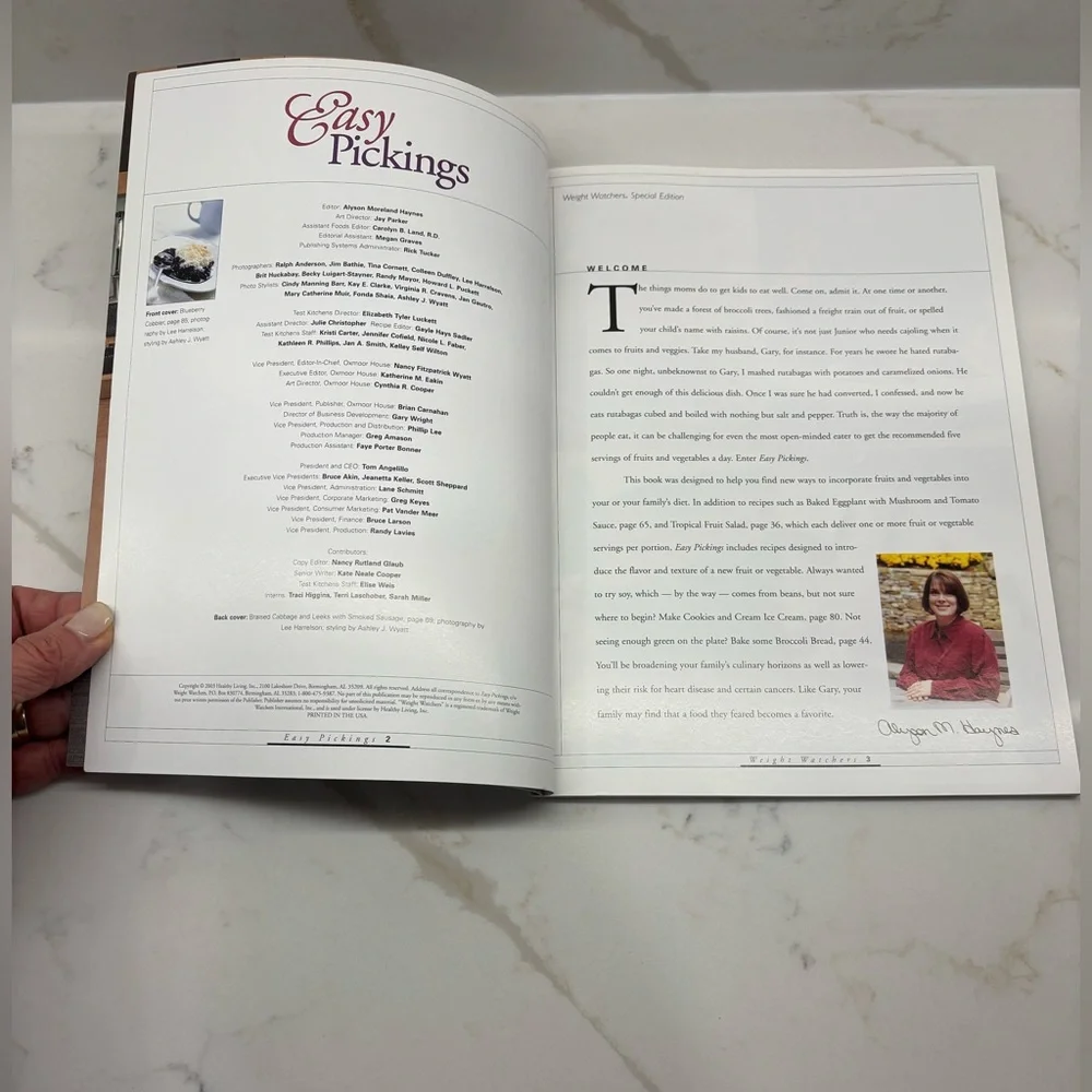 Weight Watchers Easy Pickings Cookbook 132 Tempting Recipes 2003 - Picture 3 of 4